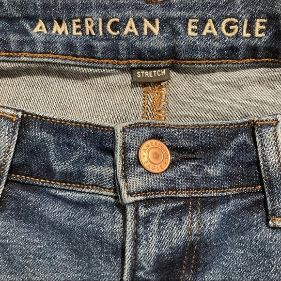 AMERICAN EAGLE Sz 6 Distressed Mid Wash Mom Jeans - Picture 14 of 15